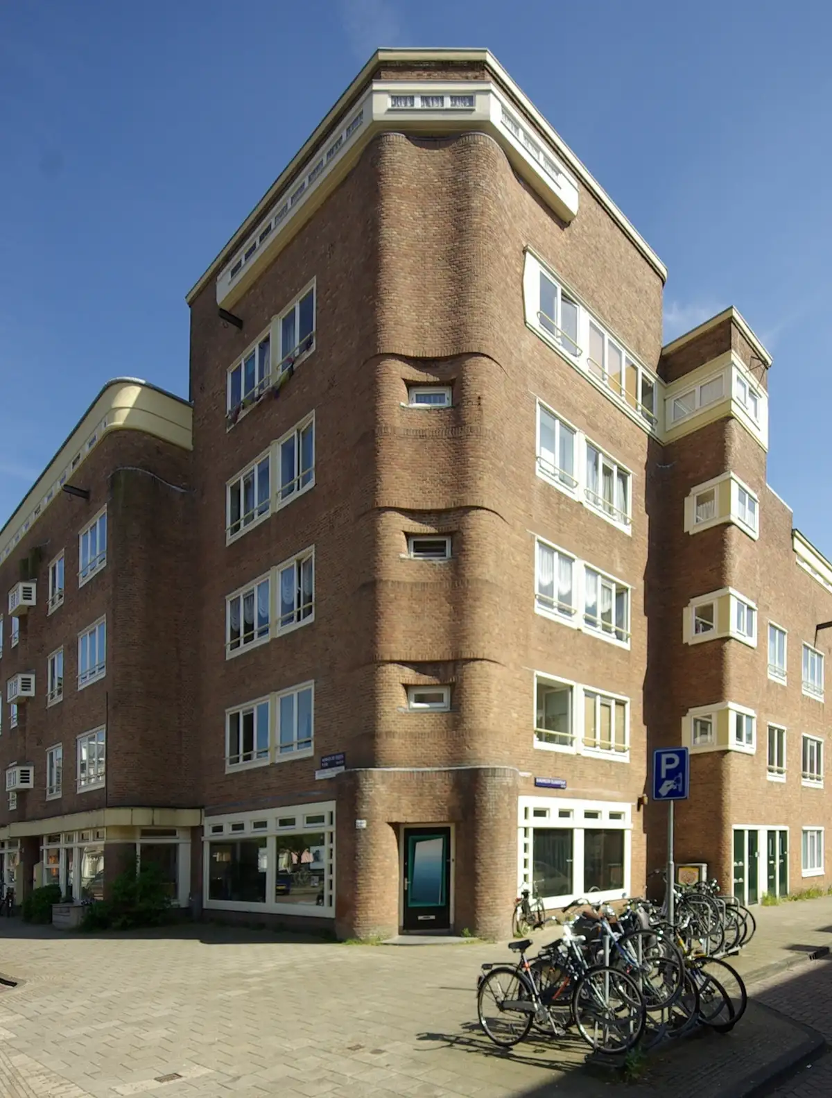 The Cooperatiehof housing block in Amsterdam, built 1925 to 1928.